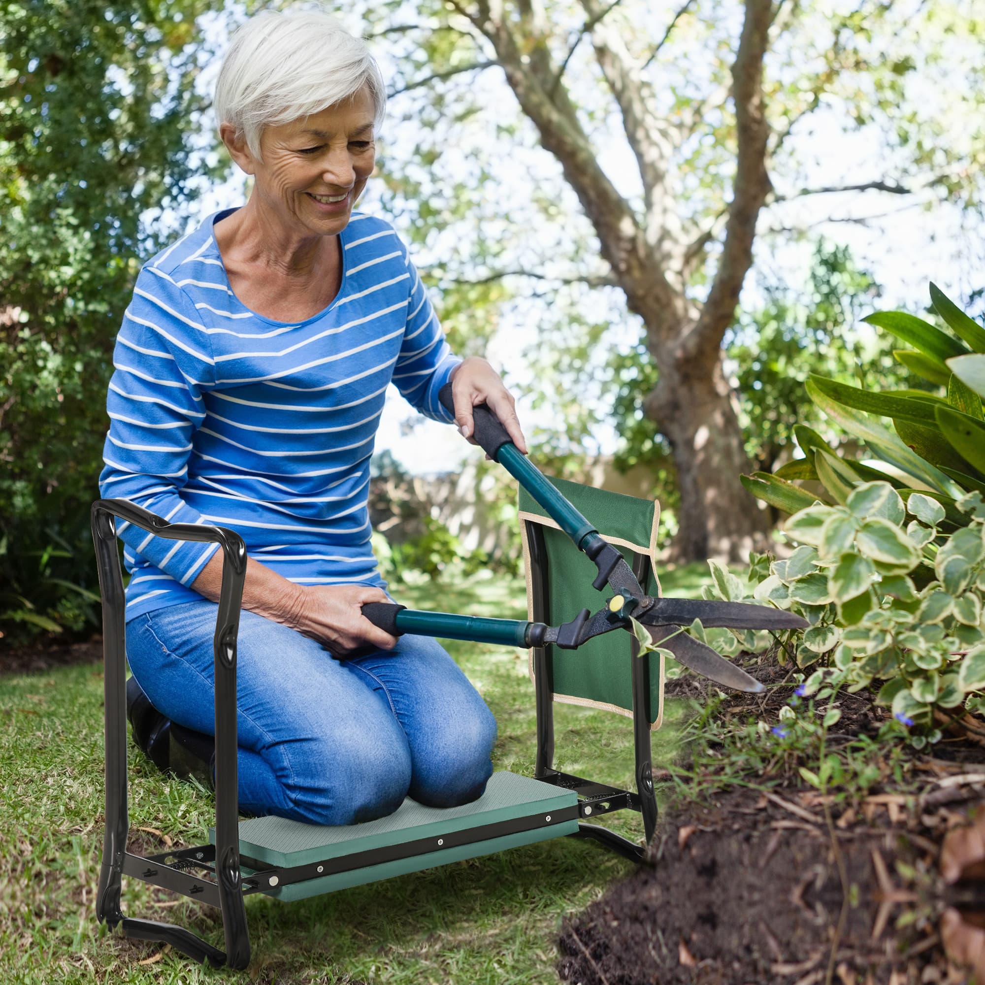 Outsunny Garden Kneeler and Seat Foldable Bench with EVA Foam Padding and Tool Pouch Gardening Supplies | Aosom Canada