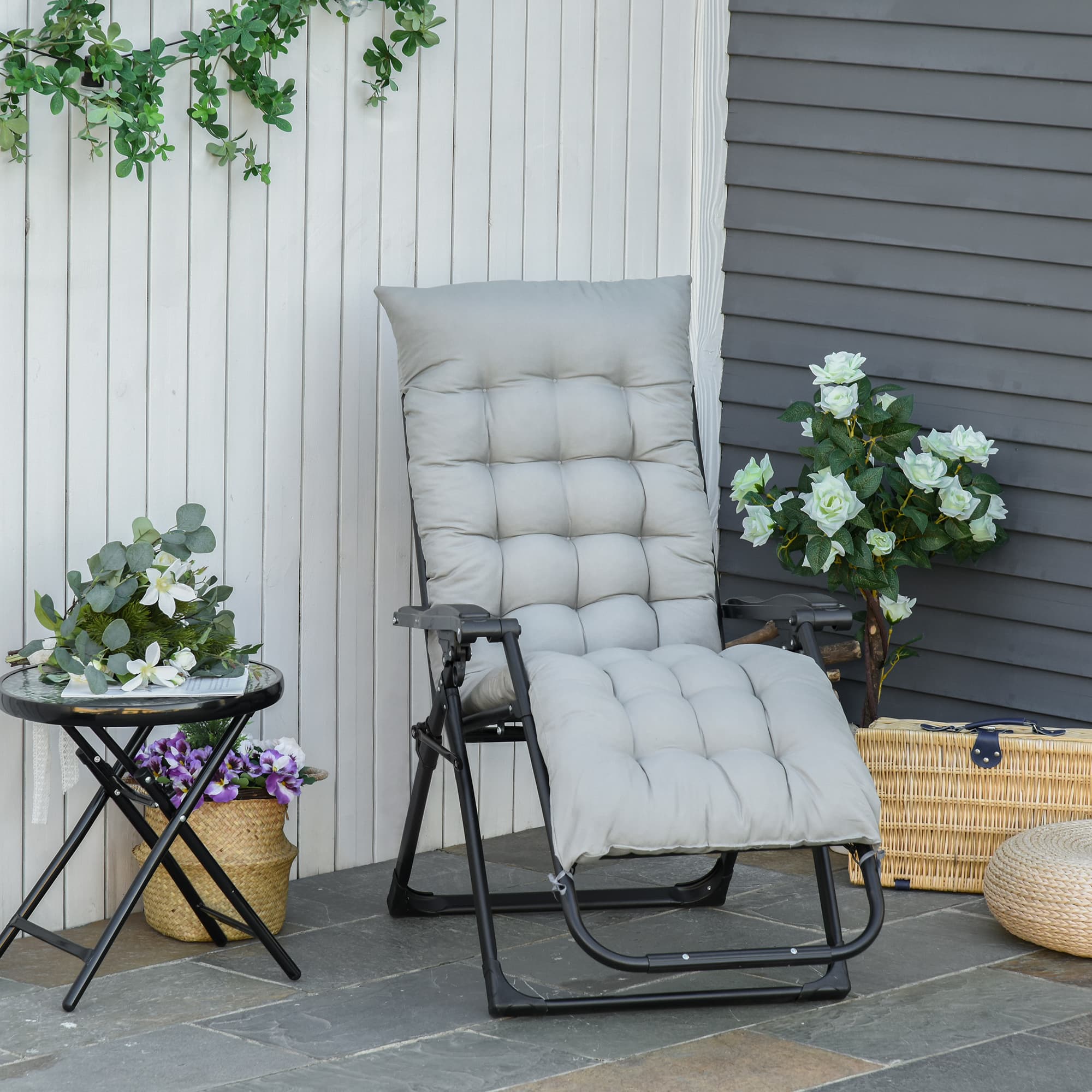 Outsunny Zero Gravity Reclining Chair - Folding Sun Lounger with Cushion & Headrest for Ultimate Relaxation, Black | Aosom Canada