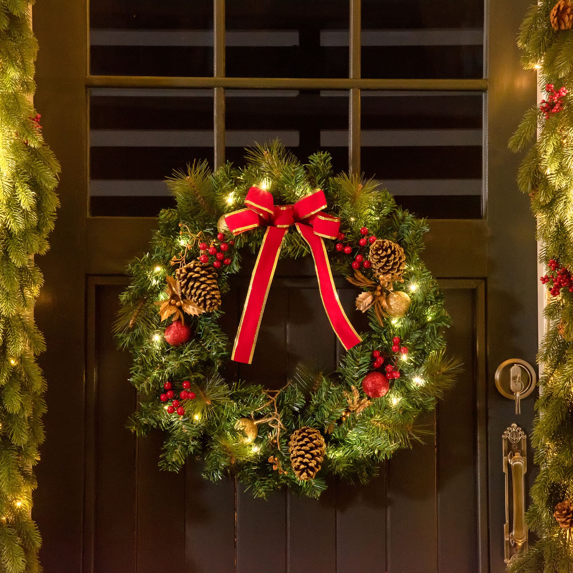 HOMCOM Christmas Wreath 24" Pre-Lit Artificial Greenery Xmas Spruce Wreath Cones Red Berries 20 LED Lights Battery Operated | Aosom Canada